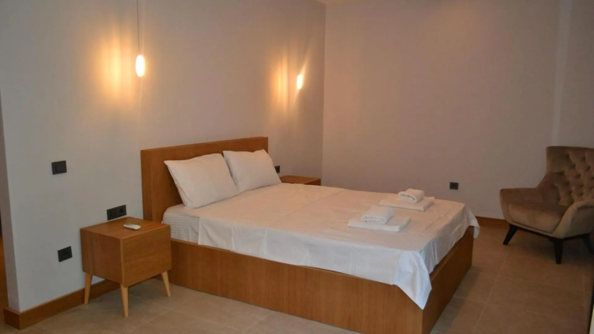 Ayayorgide Odalar Banyolu Sifir Cesme Turkey